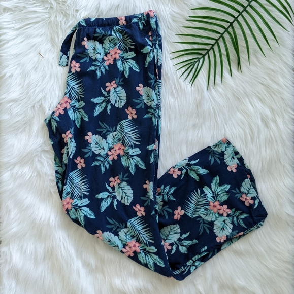 Tropical floral and leaf print pajama bottoms size L